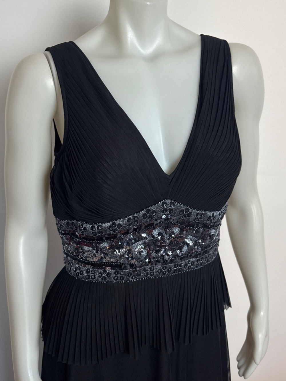 JS COLLECTION - Black Sequin/jewel Embellished V-neck Gown. Pleated peplum. 12 - Picture 3 of 9